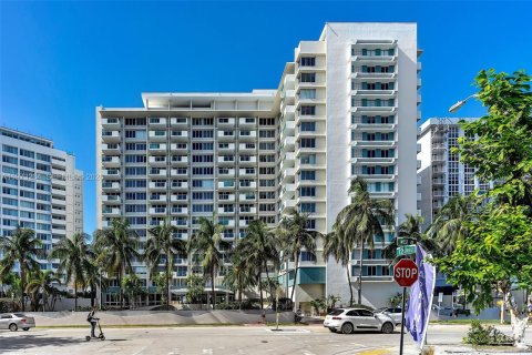 Condo in Miami Beach, Florida, 1 bedroom  № 2033762 - photo 30
