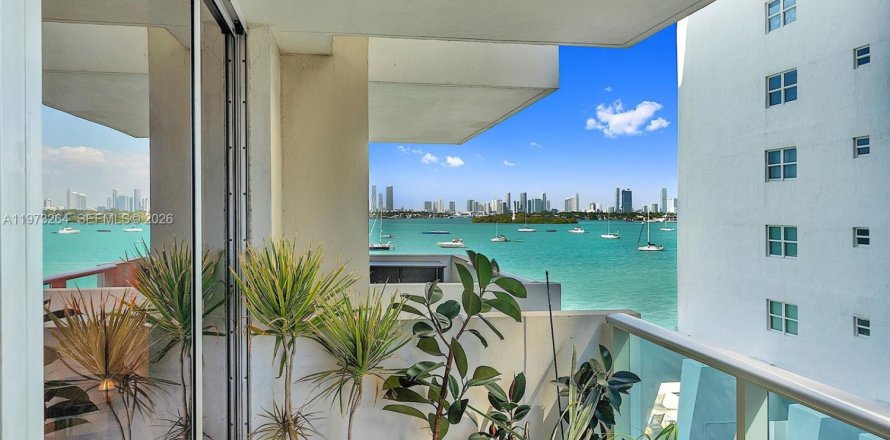 Condo in Miami Beach, Florida, 1 bedroom  № 2033762