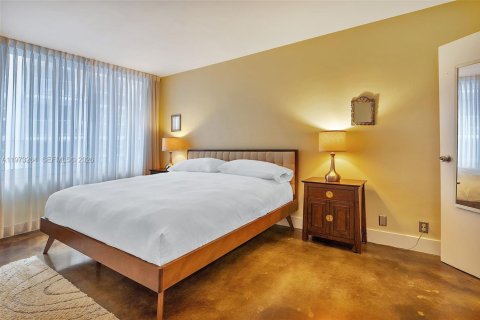 Condo in Miami Beach, Florida, 1 bedroom  № 2033762 - photo 25