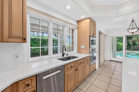 Villa ou maison à vendre à Saint Petersburg, Floride: 6 chambres, 395.67 m2 № 2389422 - photo 13