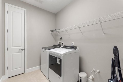 House in DeLand, Florida 3 bedrooms, 229.84 sq.m. № 1541036 - photo 7