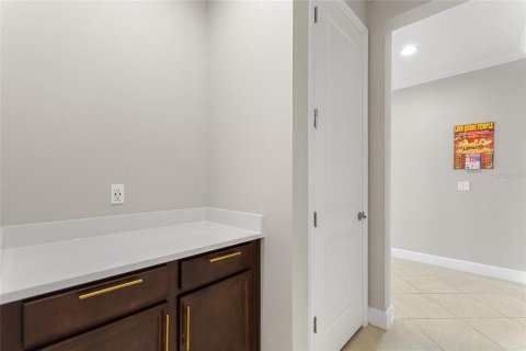 House in DeLand, Florida 3 bedrooms, 229.84 sq.m. № 1541036 - photo 8
