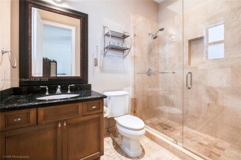 Villa ou maison à vendre à Miami, Floride: 4 chambres, 282.61 m2 № 1812231 - photo 13