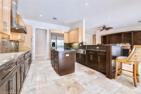 Villa ou maison à vendre à Miami, Floride: 4 chambres, 282.61 m2 № 1812231 - photo 5