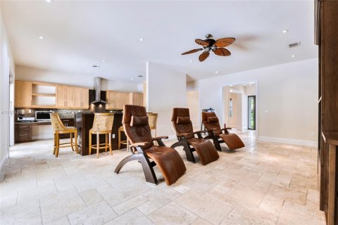 Villa ou maison à vendre à Miami, Floride: 4 chambres, 282.61 m2 № 1812231 - photo 4