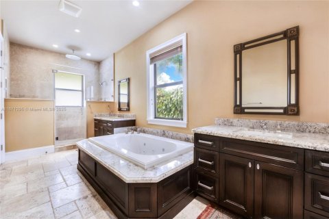 Villa ou maison à vendre à Miami, Floride: 4 chambres, 282.61 m2 № 1812231 - photo 8