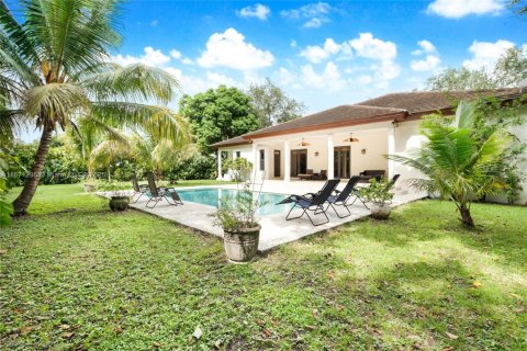 Villa ou maison à vendre à Miami, Floride: 4 chambres, 282.61 m2 № 1812231 - photo 16