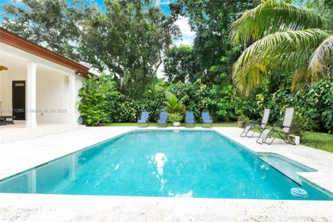 Villa ou maison à vendre à Miami, Floride: 4 chambres, 282.61 m2 № 1812231 - photo 17