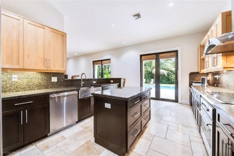 Villa ou maison à vendre à Miami, Floride: 4 chambres, 282.61 m2 № 1812231 - photo 6