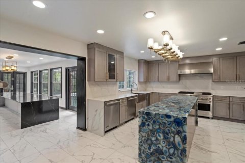 House in Longwood, Florida 5 bedrooms, 594.2 sq.m. № 2138857 - photo 6