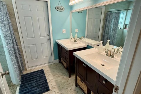 House in Davie, Florida 4 bedrooms, 228.17 sq.m. № 1809734 - photo 15
