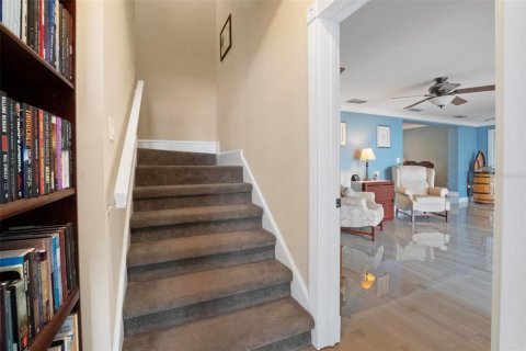 House in Winter Haven, Florida 5 bedrooms, 300.54 sq.m. № 2124340 - photo 24