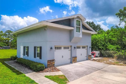 House in Winter Haven, Florida 5 bedrooms, 300.54 sq.m. № 2124340 - photo 2