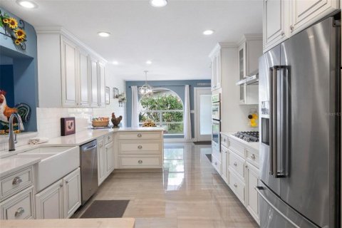 House in Winter Haven, Florida 5 bedrooms, 300.54 sq.m. № 2124340 - photo 19