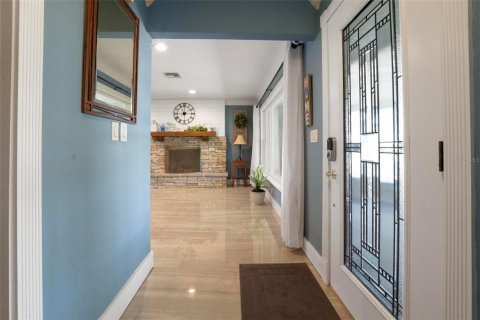 House in Winter Haven, Florida 5 bedrooms, 300.54 sq.m. № 2124340 - photo 6