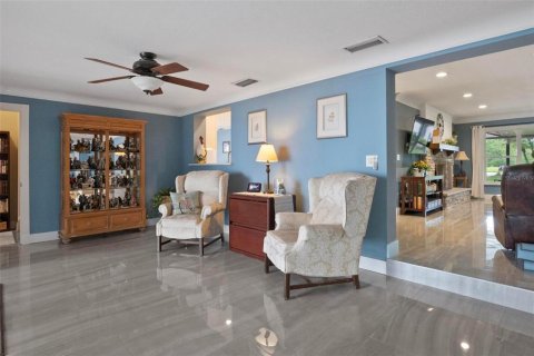 House in Winter Haven, Florida 5 bedrooms, 300.54 sq.m. № 2124340 - photo 13