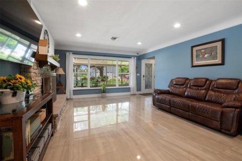 House in Winter Haven, Florida 5 bedrooms, 300.54 sq.m. № 2124340 - photo 8