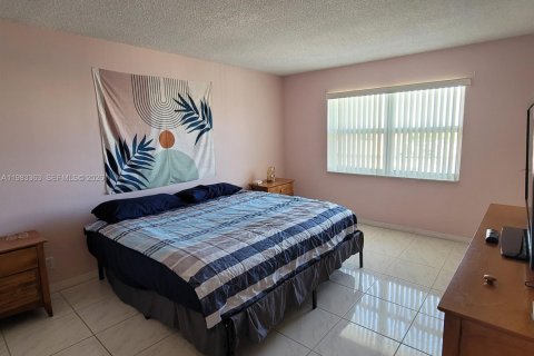 Condo in Hallandale Beach, Florida, 2 bedrooms  № 2244219 - photo 10