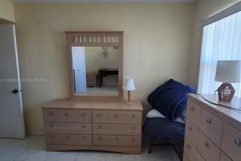Condo in Hallandale Beach, Florida, 2 bedrooms  № 2244219 - photo 17