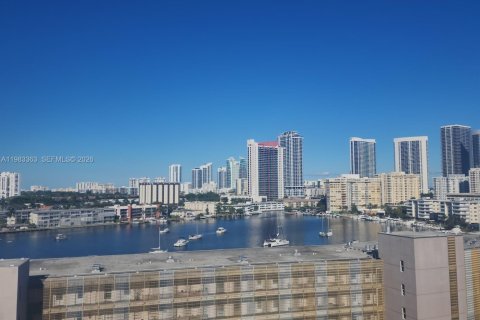Condo in Hallandale Beach, Florida, 2 bedrooms  № 2244219 - photo 29