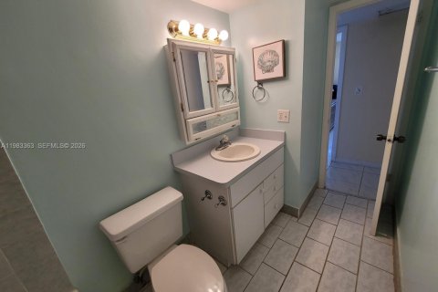 Condo in Hallandale Beach, Florida, 2 bedrooms  № 2244219 - photo 20