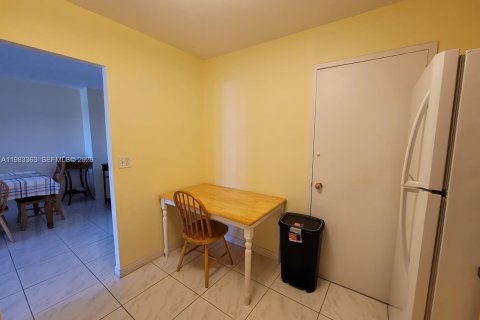 Condo in Hallandale Beach, Florida, 2 bedrooms  № 2244219 - photo 24