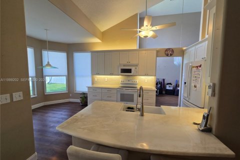 Casa en venta en Pembroke Pines, Florida, 4 dormitorios, 238.57 m2 № 2073645 - foto 9