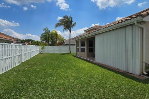 Casa en venta en Pembroke Pines, Florida, 4 dormitorios, 238.57 m2 № 2073645 - foto 16