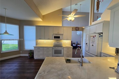 Casa en venta en Pembroke Pines, Florida, 4 dormitorios, 238.57 m2 № 2073645 - foto 11