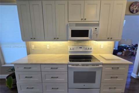 Casa en venta en Pembroke Pines, Florida, 4 dormitorios, 238.57 m2 № 2073645 - foto 12