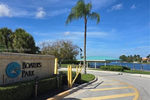 Casa en venta en Pembroke Pines, Florida, 4 dormitorios, 238.57 m2 № 2073645 - foto 3