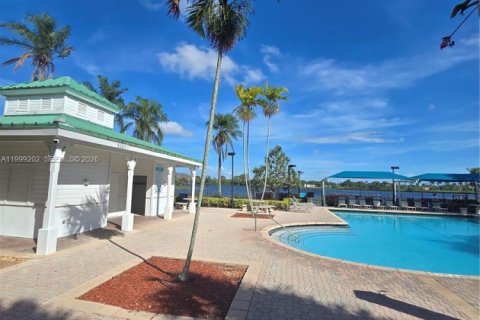 Casa en venta en Pembroke Pines, Florida, 4 dormitorios, 238.57 m2 № 2073645 - foto 7