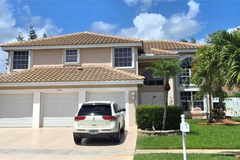 House in Pembroke Pines, Florida 4 bedrooms, 238.57 sq.m. № 2073645
