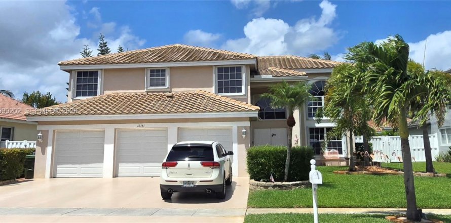 Casa en Pembroke Pines, Florida 4 dormitorios, 238.57 m2 № 2073645