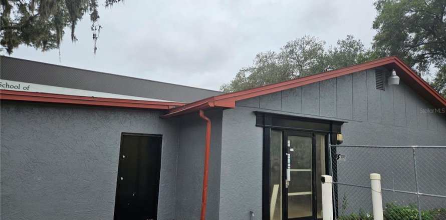 Propiedad comercial en Seffner, Florida 166.11 m2 № 1913108
