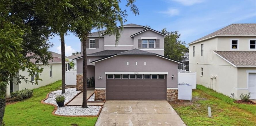 House in Riverview, Florida 3 bedrooms, 236.06 sq.m. № 2329363