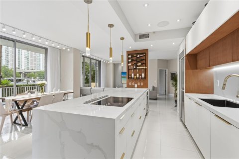 Condominio en Aventura, Florida, 2 dormitorios  № 2026845