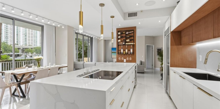 Condo à Aventura, Floride, 2 chambres № 2026845