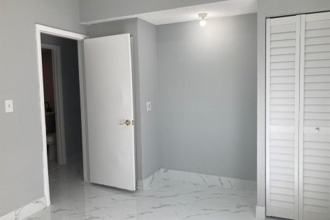 House in West Park, Florida 3 bedrooms, 88.81 sq.m. № 2083538 - photo 12