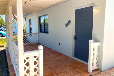House in West Park, Florida 3 bedrooms, 88.81 sq.m. № 2083538 - photo 2