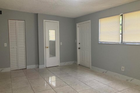 House in West Park, Florida 3 bedrooms, 88.81 sq.m. № 2083538 - photo 20