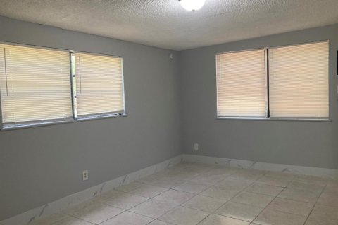 House in West Park, Florida 3 bedrooms, 88.81 sq.m. № 2083538 - photo 21