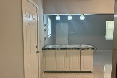 House in West Park, Florida 3 bedrooms, 88.81 sq.m. № 2083538 - photo 9