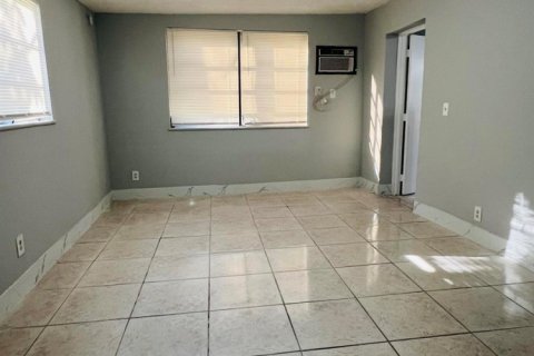 House in West Park, Florida 3 bedrooms, 88.81 sq.m. № 2083538 - photo 28