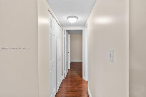 Condominio en alquiler en Tamarac, Florida, 2 dormitorios, 95.22 m2 № 1730939 - foto 11