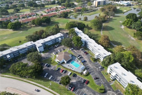 Condominio en alquiler en Tamarac, Florida, 2 dormitorios, 95.22 m2 № 1730939 - foto 24