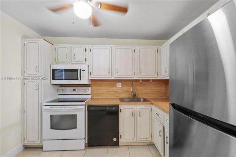 Condominio en alquiler en Tamarac, Florida, 2 dormitorios, 95.22 m2 № 1730939 - foto 5