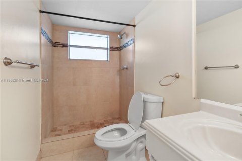 Condominio en alquiler en Tamarac, Florida, 2 dormitorios, 95.22 m2 № 1730939 - foto 14