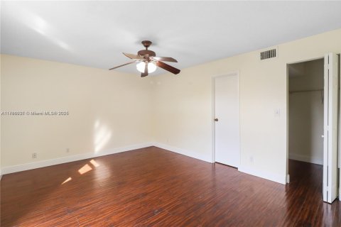 Condominio en alquiler en Tamarac, Florida, 2 dormitorios, 95.22 m2 № 1730939 - foto 17