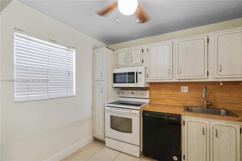 Condominio en alquiler en Tamarac, Florida, 2 dormitorios, 95.22 m2 № 1730939 - foto 4